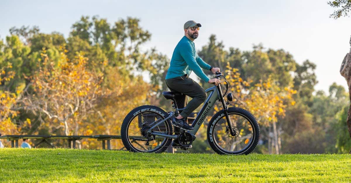 découvrez notre sélection d'e-bikes, des vélos électriques élégants et performants pour un trajet urbain écologique et pratique.