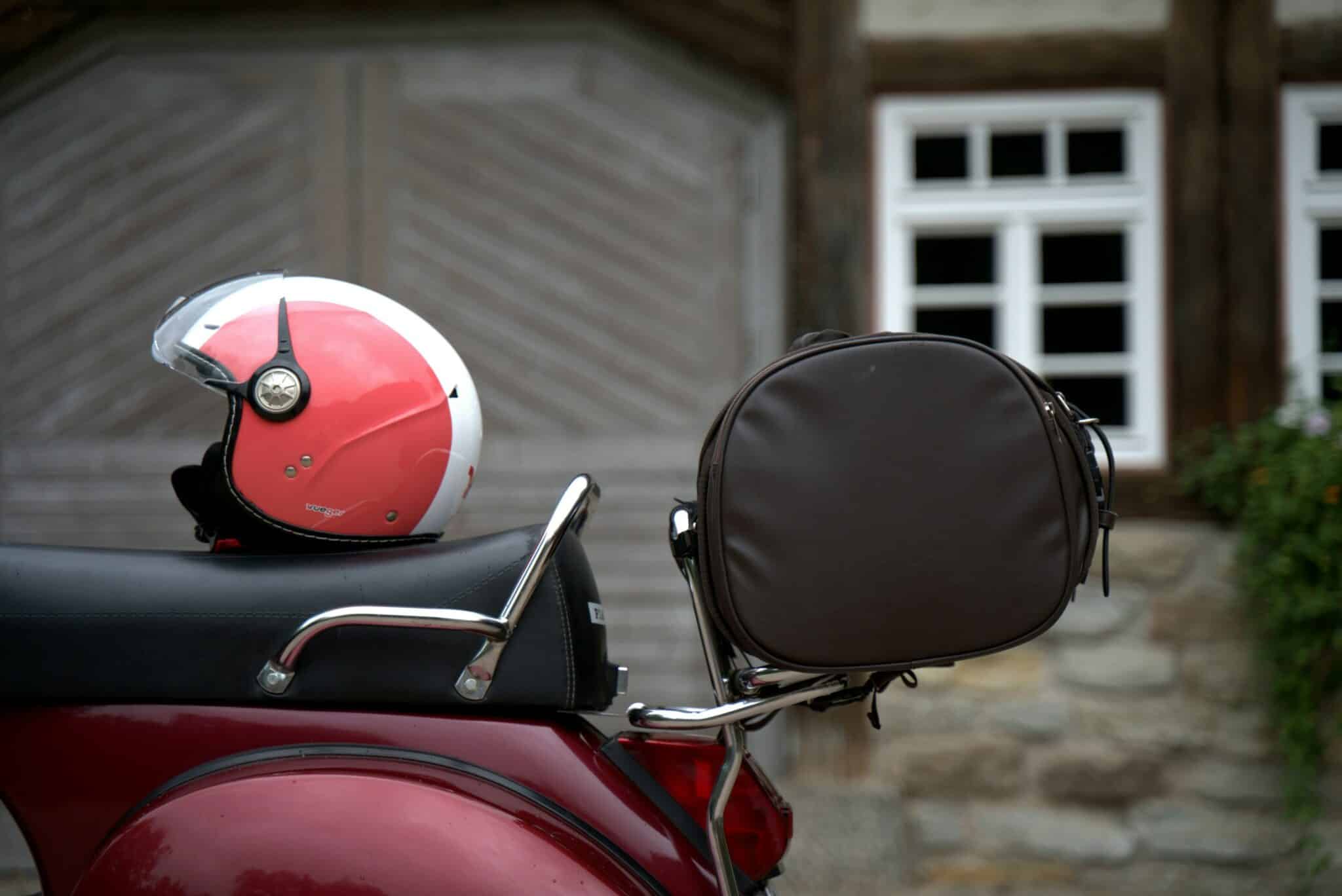 découvrez notre sélection de casques de moto vintage, alliant style rétro et sécurité, pour un look unique sur la route.