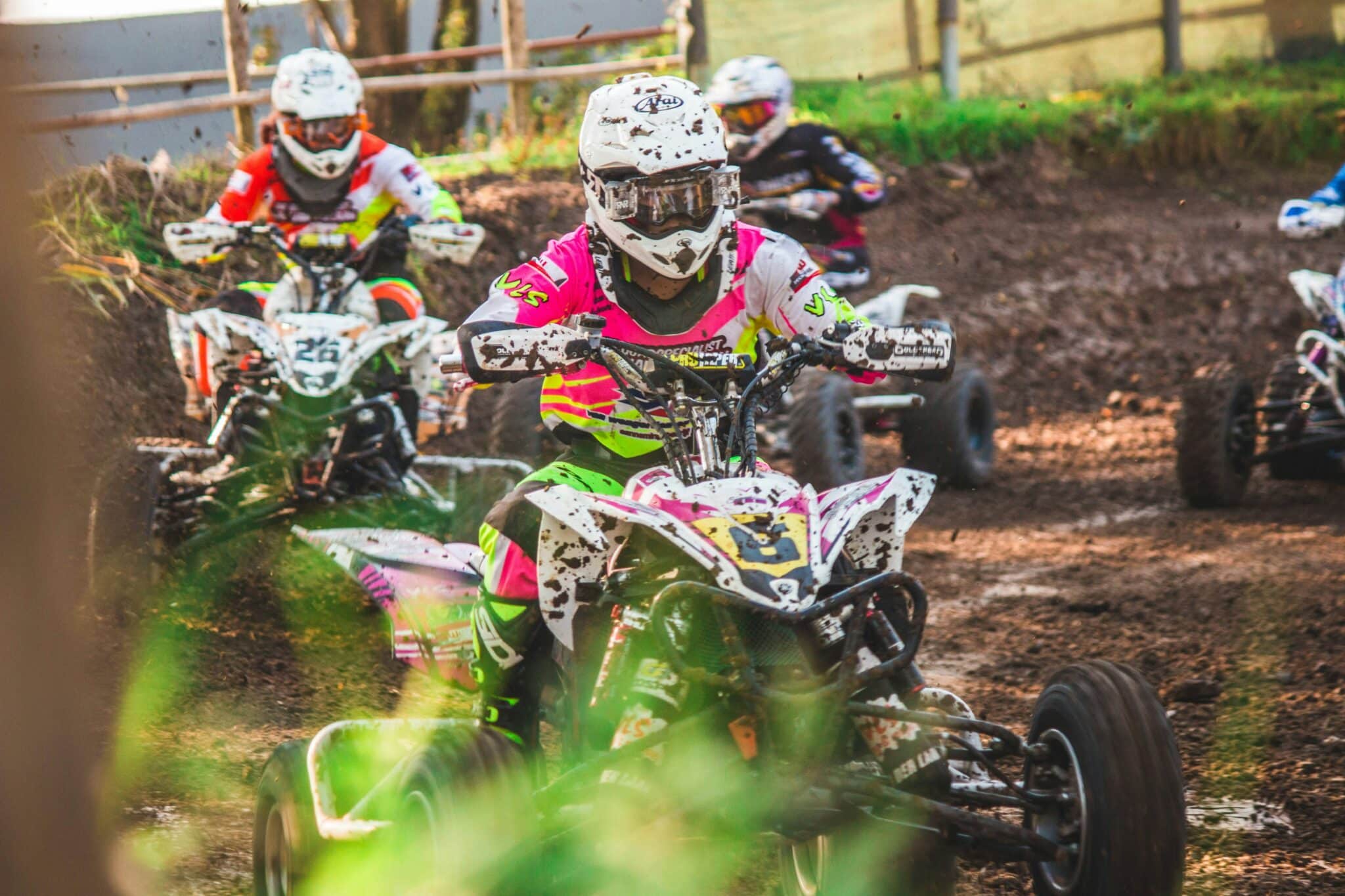 découvrez le plaisir de la conduite tout-terrain avec notre sélection de motocross 50cc pour les débutants passionnés de sports mécaniques.