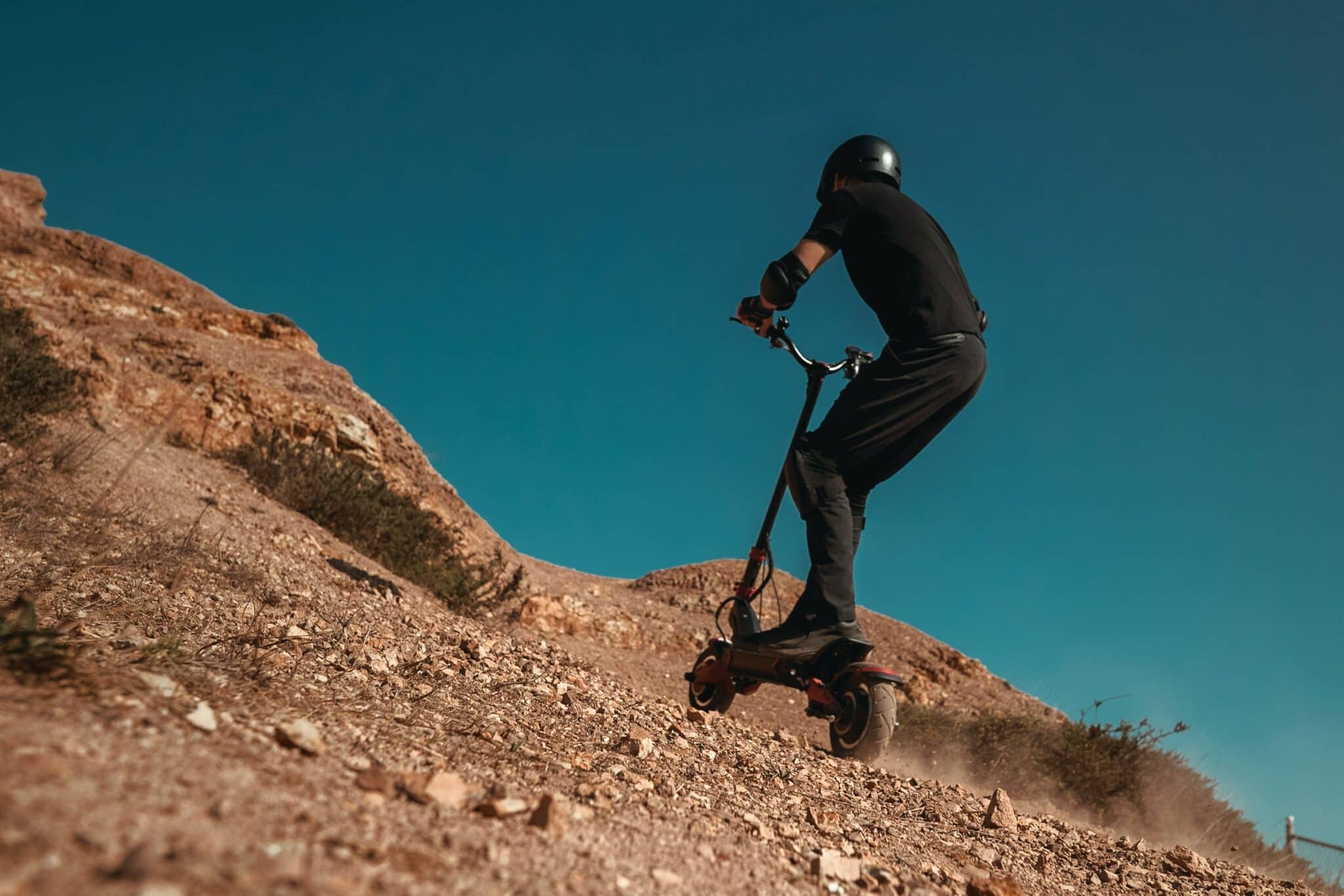 découvrez notre gamme de trottinettes électriques pour une mobilité urbaine écologique et pratique.