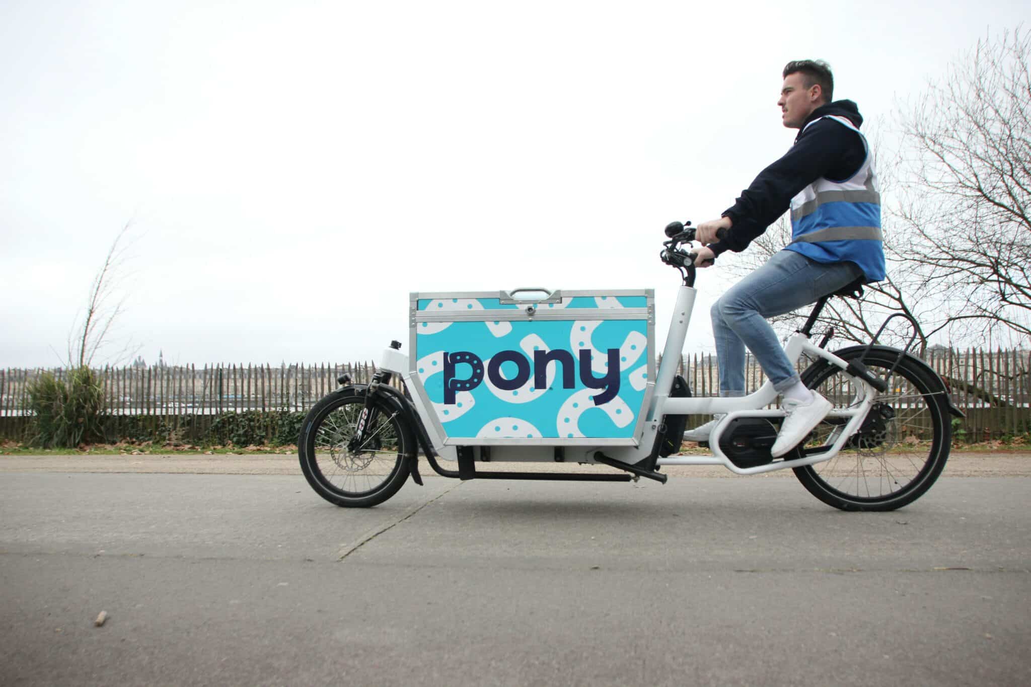 découvrez la trottinette, un moyen de transport écologique, pratique et ludique pour vos déplacements en ville.