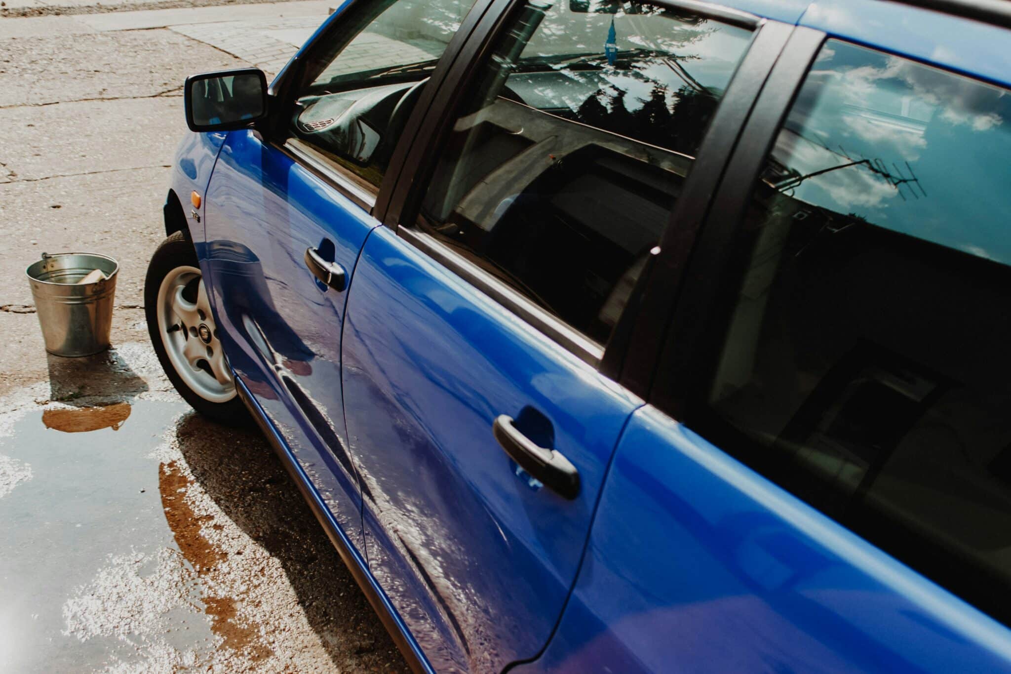 service de lavage de voiture professionnel pour un nettoyage impeccable et une brillance éclatante. découvrez notre expertise en lavage auto pour une voiture éclatante de propreté.