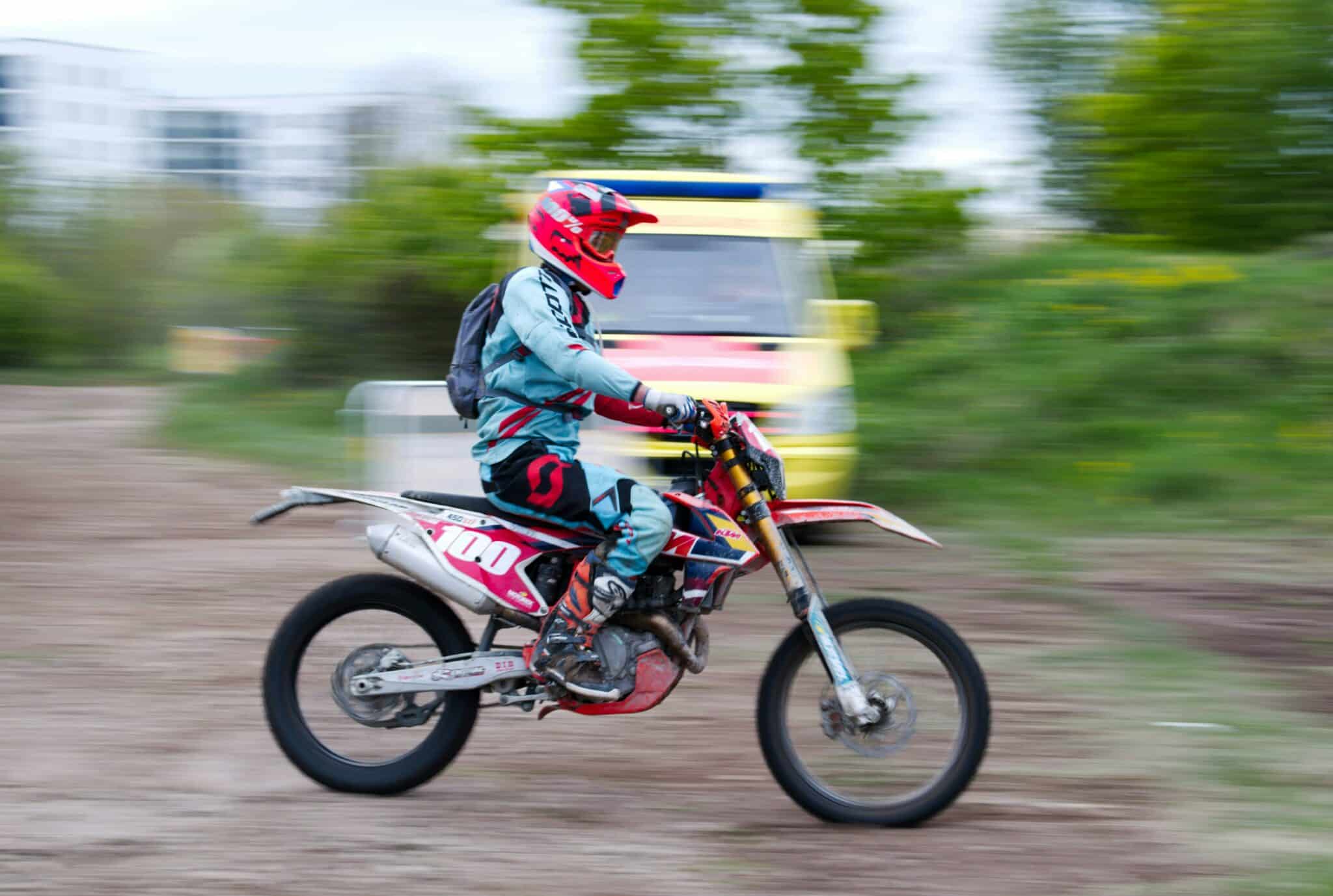 découvrez l'excitation de l'électrique motocross avec notre gamme de motos tout-terrain électriques. profitez de la puissance et de l'écologie pour une expérience de conduite inoubliable.