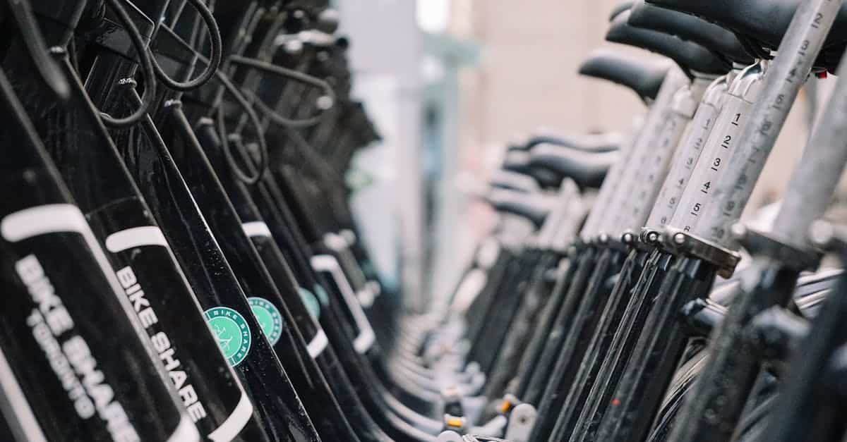 découvrez notre sélection de vélos électriques : un moyen de transport écologique et pratique pour vos déplacements quotidiens.