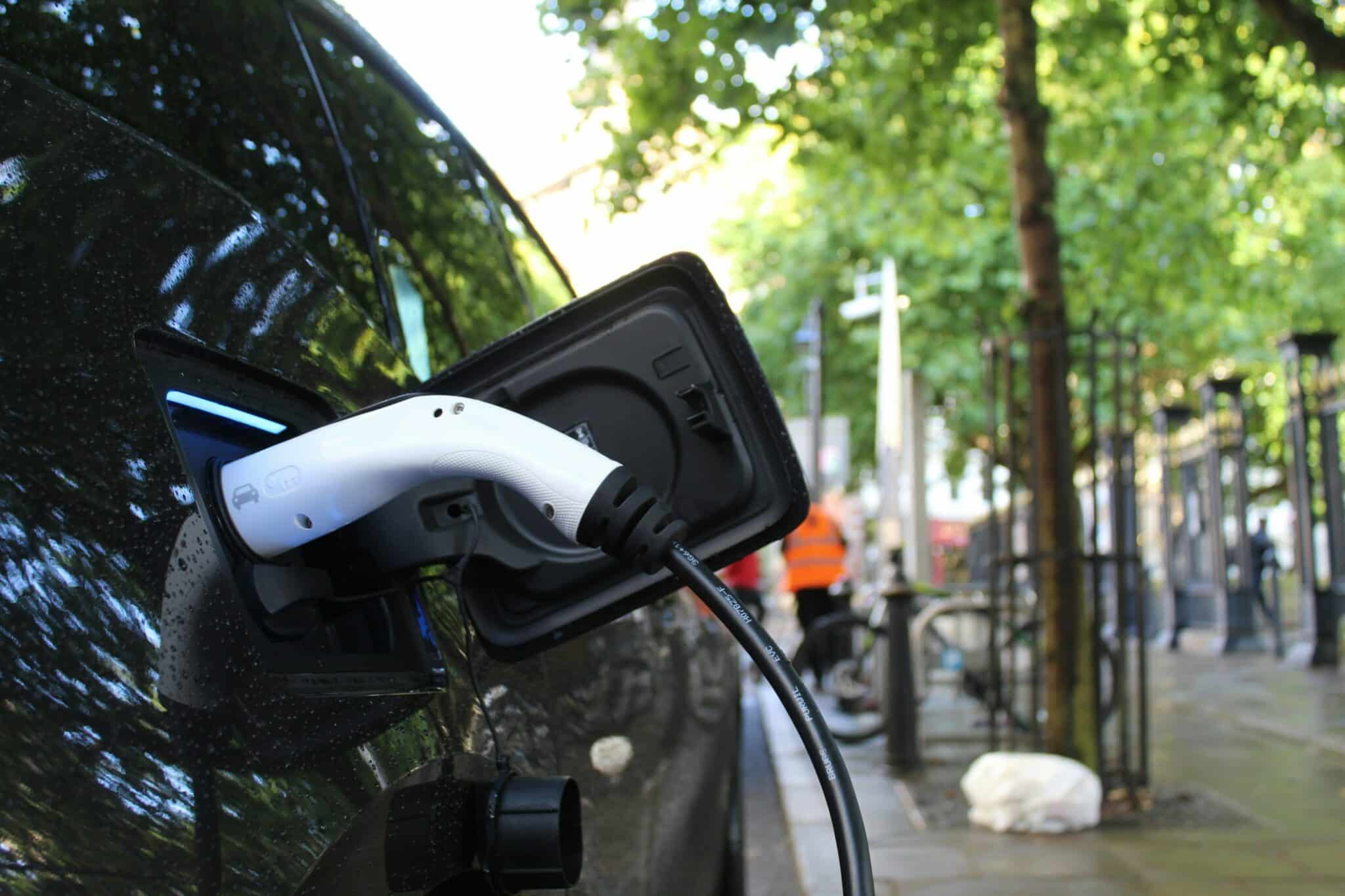 découvrez les avantages des véhicules électriques pour une mobilité propre et durable. consultez notre sélection de modèles et profitez de la révolution de la voiture électrique.