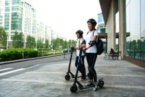 découvrez notre sélection de scooters, du modèle urbain au scooter électrique, pour une mobilité pratique et écologique.