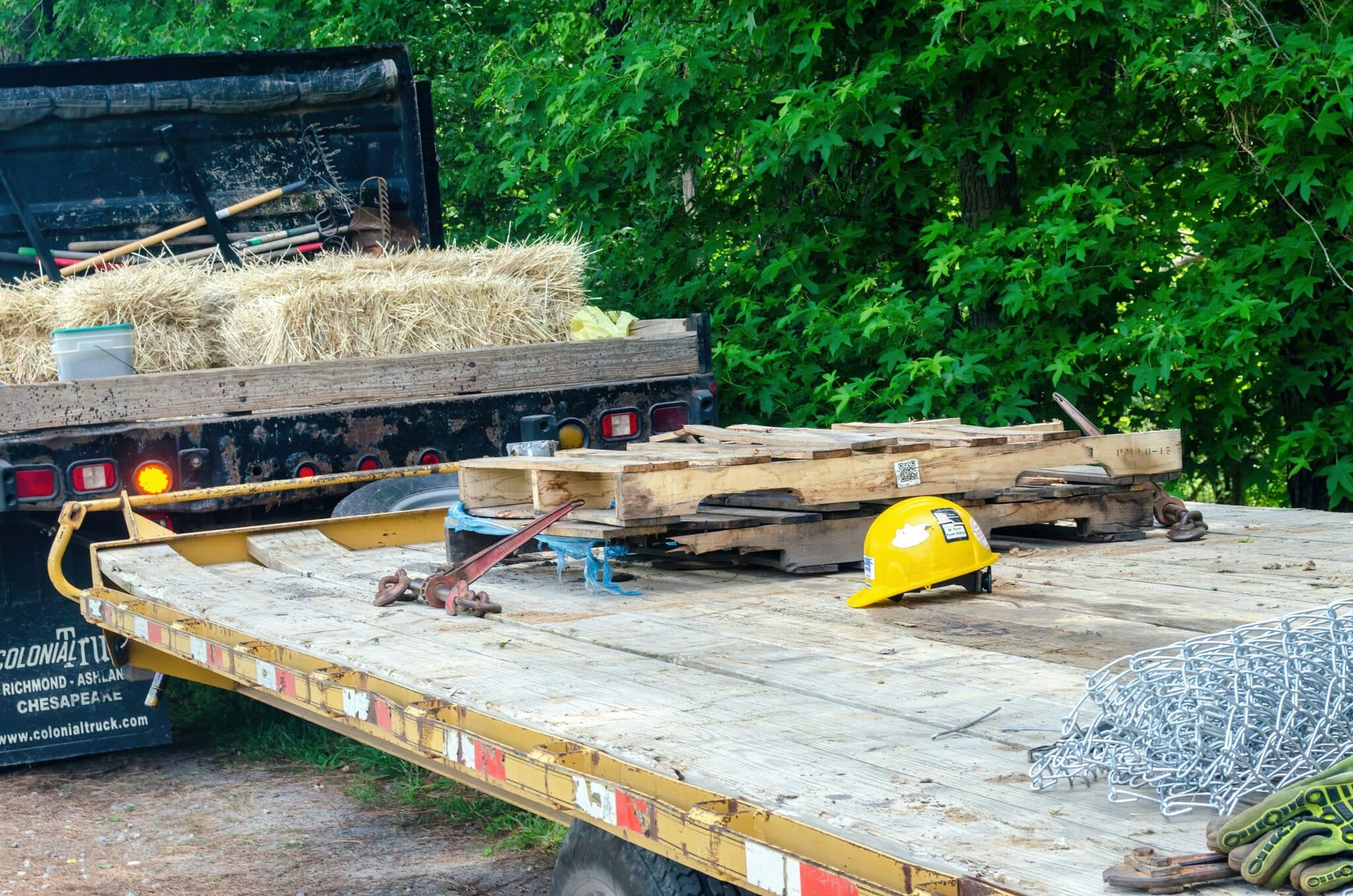 découvrez nos camions plateaux pour le transport de marchandises avec efficacité et sécurité. choisissez le modèle adapté à vos besoins sur notre site.