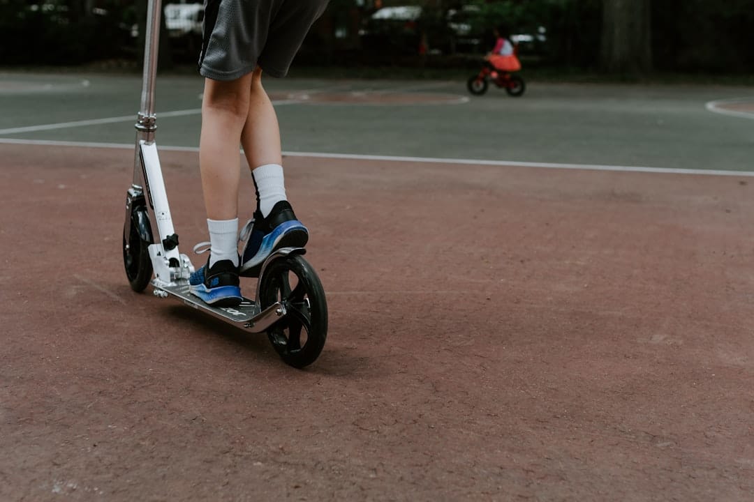 découvrez le scooter électrique xiaomi, alliant performance, élégance et durabilité. profitez d'une conduite fluide en ville grâce à sa technologie avancée et son design compact. idéal pour vos déplacements quotidiens, il offre une autonomie impressionnante et un confort inégalé. prenez le contrôle de votre mobilité avec le scooter électrique xiaomi.