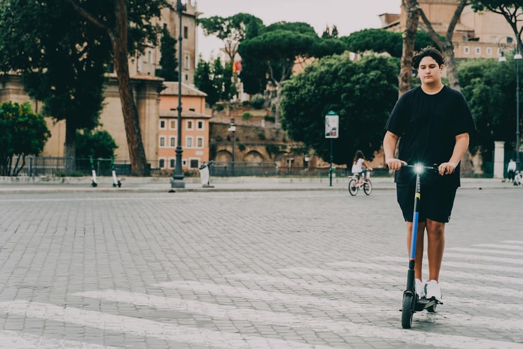 découvrez notre sélection de trottinettes électriques : pratiques, écologiques et idéales pour vos déplacements urbains. profitez de la liberté de rouler et de la technologie moderne pour vos trajets quotidiens.