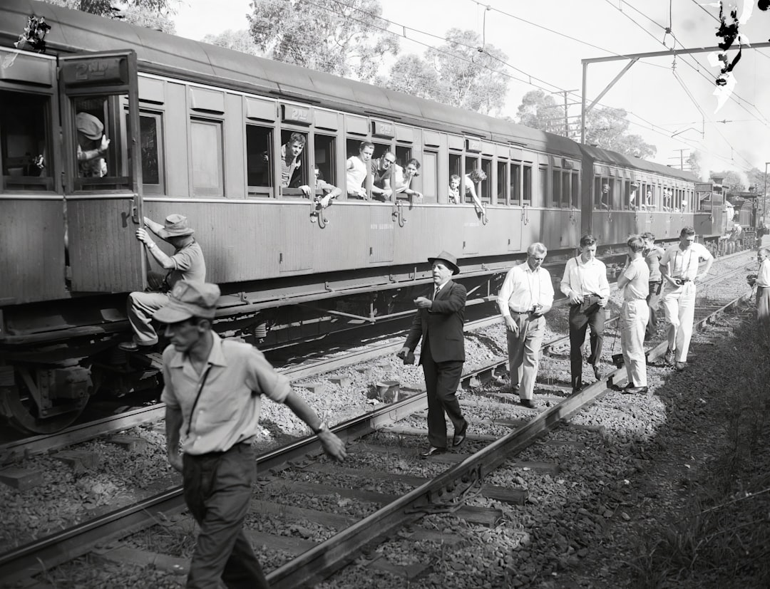 découvrez tout sur les opérations ferroviaires : comment fonctionnent les trains, les technologies utilisées et les enjeux de la gestion des transports. plongez dans l'univers fascinant du transport ferroviaire !