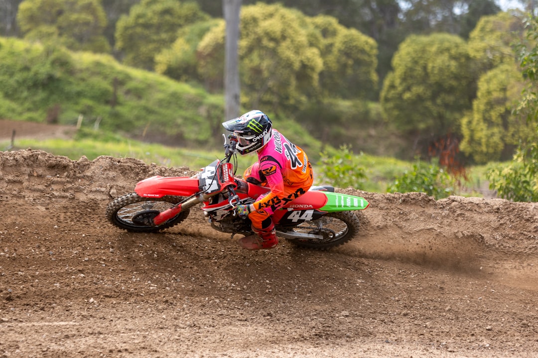 découvrez les caractéristiques des motos de motocross yamaha, alliant performance, légèreté et technologie avancée pour offrir une expérience de conduite inégalée sur tous types de terrains.