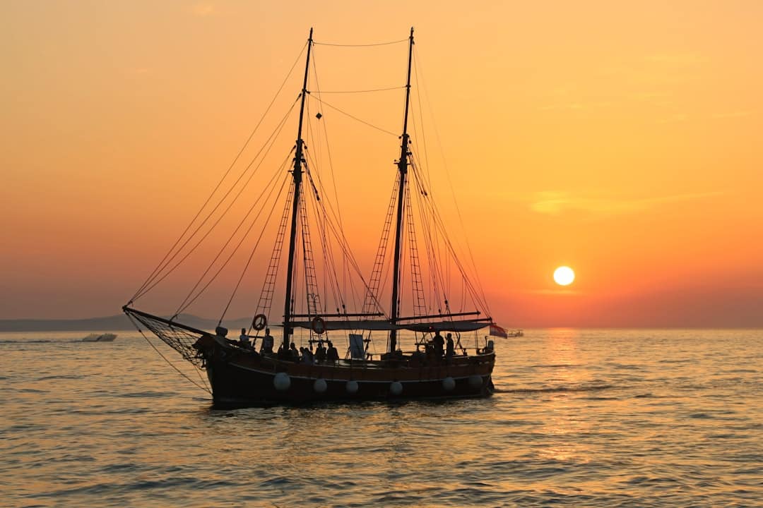 découvrez les avantages des bateaux de pêche, tels que leur maniabilité, leur capacité à naviguer en eaux peu profondes, et leur efficacité pour atteindre les meilleurs spots de pêche. apprenez comment choisir le bon bateau pour maximiser vos sorties en mer et profiter pleinement de votre passion pour la pêche.