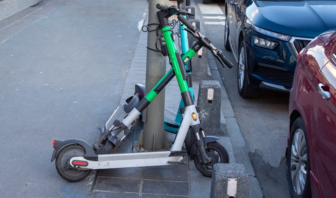 découvrez le scooter blunt, un compagnon idéal pour les amateurs de sports urbains. alliant performance, style et sécurité, il est conçu pour offrir une expérience de conduite inégalée. parfait pour les tricks et les balades en ville, le scooter blunt est le choix parfait pour les riders de tous niveaux.