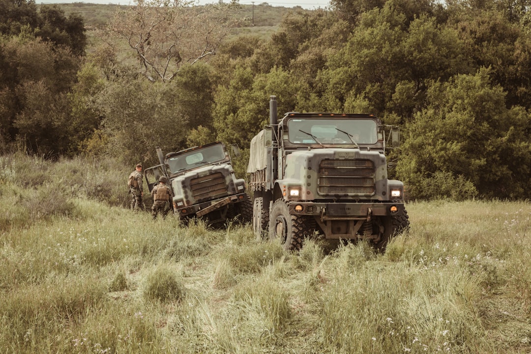 découvrez nos camions réfrigérés, spécialement conçus pour le transport de marchandises périssables. assurez la fraîcheur de vos produits avec notre flotte fiable et performante, idéale pour les professionnels de la logistique et de la distribution.