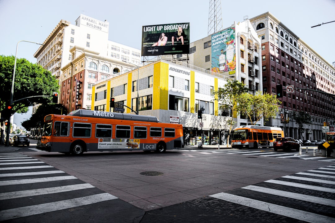 découvrez tout ce que vous devez savoir sur le salaire des conducteurs de bus, y compris les facteurs qui influencent les revenus, les différences régionales et les perspectives de carrière dans ce métier essentiel.