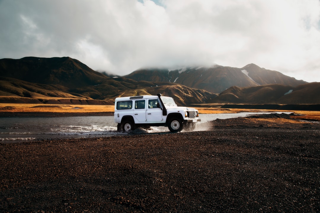 découvrez notre gamme de crics de voiture, essentiels pour tout amateur de mécanique ou voyageur. robustesse, facilité d'utilisation et sécurité sont au rendez-vous. trouvez le cric parfait pour vos besoins et roulez l'esprit tranquille!