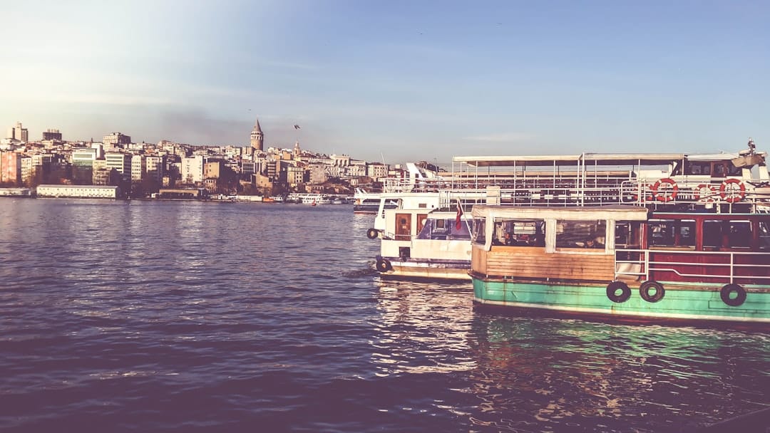 réservez vos billets de ferry en ligne pour un voyage maritime inoubliable. profitez de paysages magnifiques et d'un service de qualité pour traverser les mers en toute sérénité.