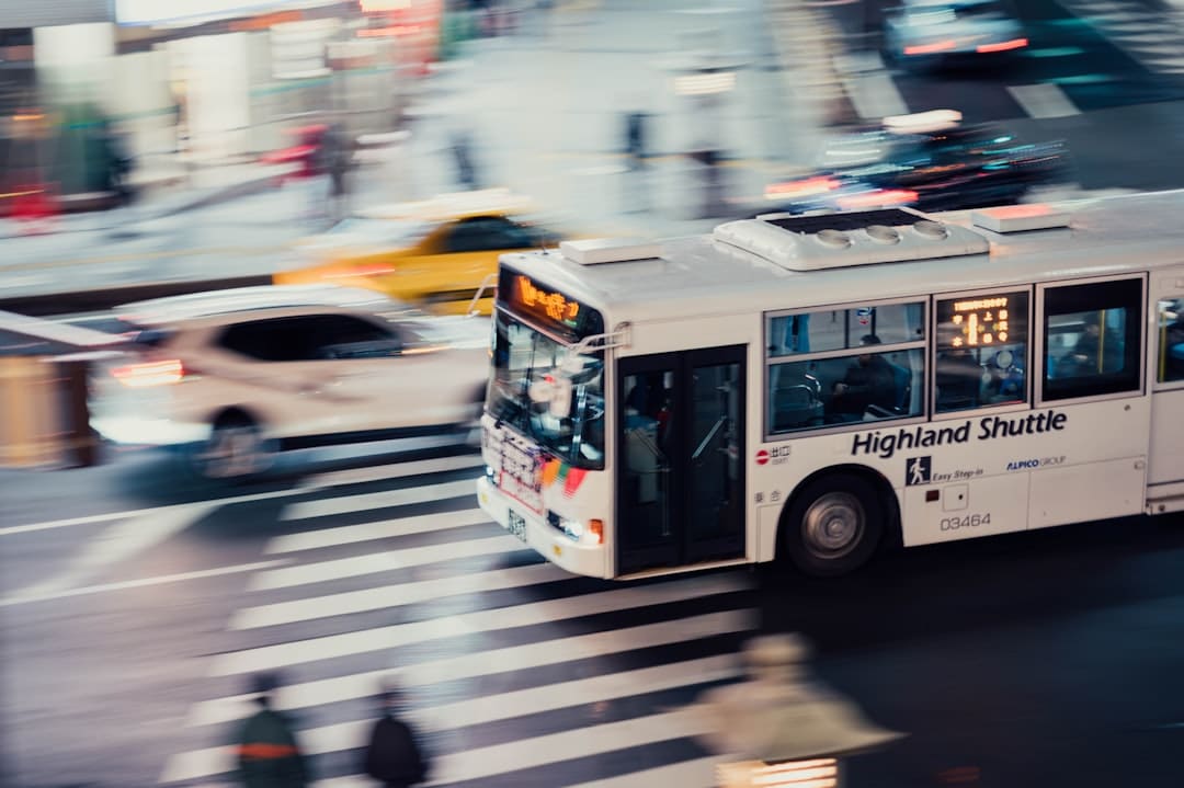 découvrez tout ce qu'il faut savoir sur les tarifs de bus en fonction de l'âge. que vous soyez un enfant, un adulte ou un senior, trouvez les informations sur les réductions et les conditions pour bénéficier de tarifs avantageux. ne laissez pas vos déplacements vous coûter trop cher !