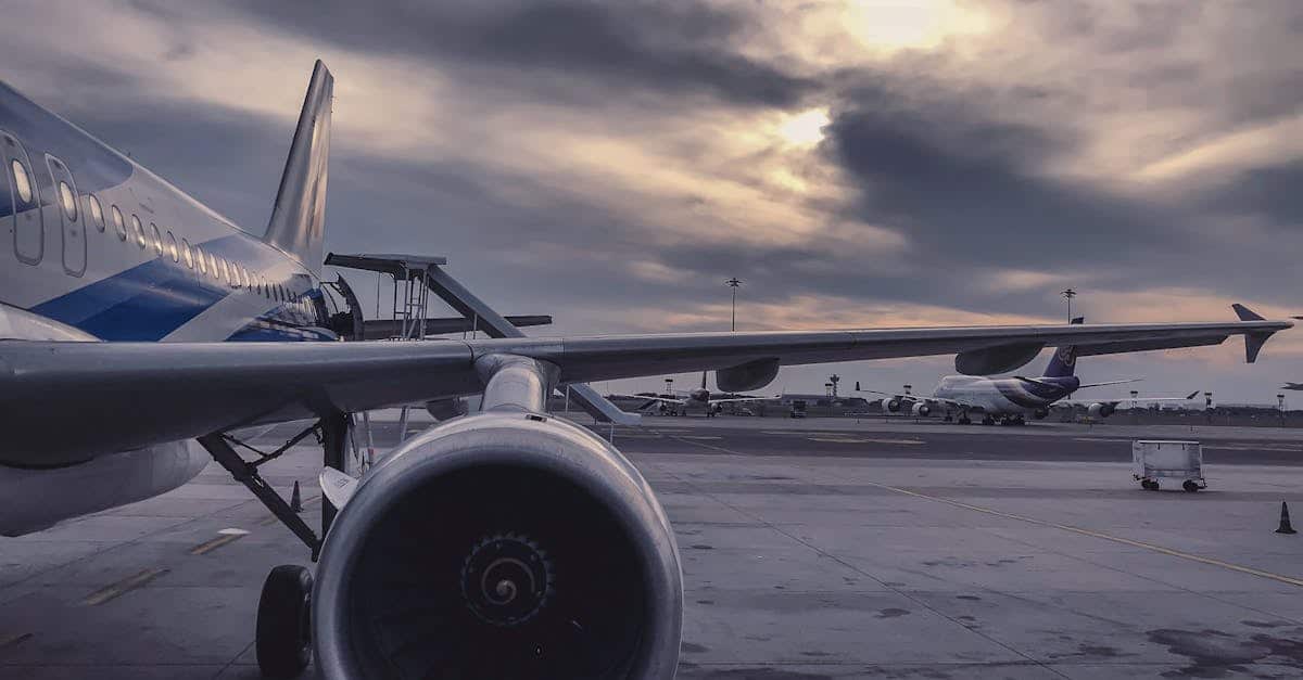 découvrez le monde fascinant des avions, de leur fonctionnement aux avancées technologiques qui les propulsent dans le ciel. apprenez tout sur l'aviation, les différents types d'appareils, et leur impact sur les voyages modernes.