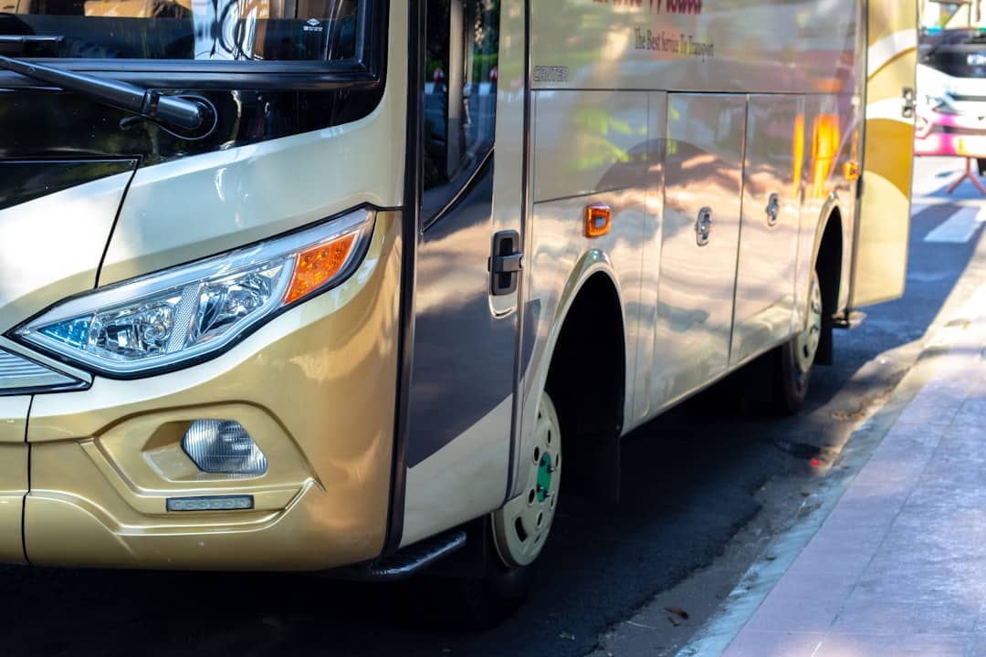 découvrez des activités captivantes à faire en bus qui vous permettront d'explorer des destinations uniques tout en profitant du confort et de la convivialité du voyage en groupe. que ce soit pour des excursions d'une journée, des visites culturelles ou des aventures en pleine nature, trouvez l'inspiration pour votre prochaine aventure en bus.