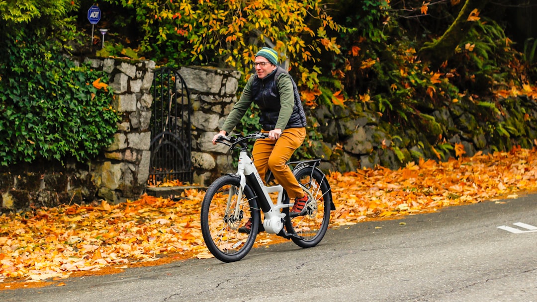 découvrez les motos électriques : la fusion parfaite entre performance, écologie et innovation. explorez notre sélection de modèles offrant une expérience de conduite futuriste, silencieuse et respectueuse de l'environnement. roulez vers un avenir durable avec style et puissance.