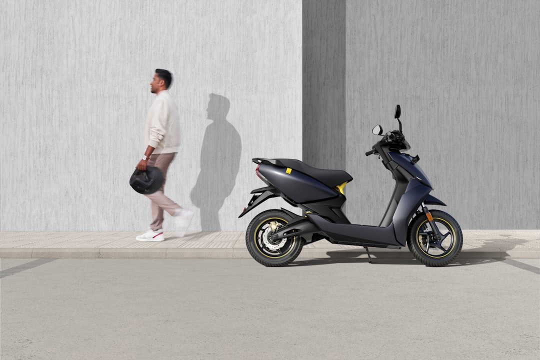 découvrez notre gamme de trottinettes électriques, alliant performance et écologie. parfaites pour vos trajets quotidiens, ces scooters offrent une conduite fluide, une autonomie impressionnante et un design moderne. optez pour une solution de mobilité durable et stylée!