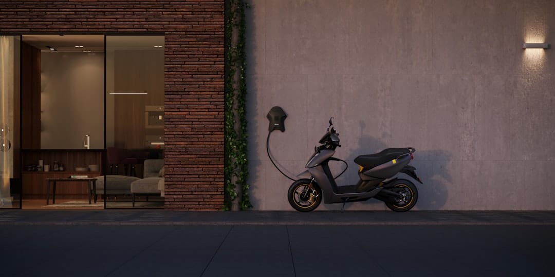 découvrez notre gamme de trottinettes électriques innovantes, alliant performance, sécurité et confort. idéales pour vos trajets quotidiens, nos scooters électriques vous offrent une autonomie optimale et un design moderne. explorez la liberté de vous déplacer facilement en ville tout en préservant l'environnement.