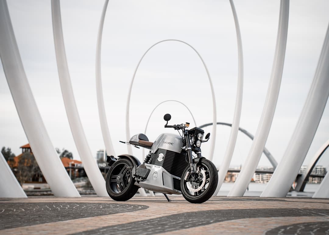 découvrez l'avenir de la mobilité urbaine avec notre sélection de motos électriques. alliez performance, technologie et respect de l'environnement pour des trajets agréables et sans émissions. explorez dès maintenant notre gamme innovante de motos électriques adaptées à tous les besoins.