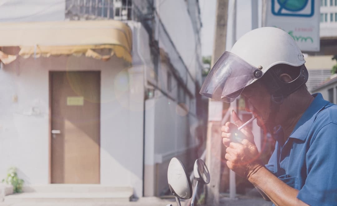 découvrez notre casque de freestyle pour scooter, alliant sécurité, confort et style. conçu pour les riders de tous niveaux, il protège efficacement tout en offrant une ventilation optimale et un design moderne. ridez en toute confiance avec notre casque spécialement pensé pour les passionnés de freestyle.