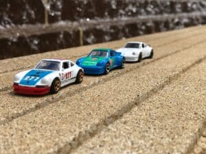 découvrez l'univers fascinant des hot wheels, des voitures miniatures emblématiques qui font rêver les petits et les grands. explorez des circuits palpitants, collectionnez des modèles uniques et participez à des courses effrénées. plongez dans l'aventure avec hot wheels et stimulez votre imagination !