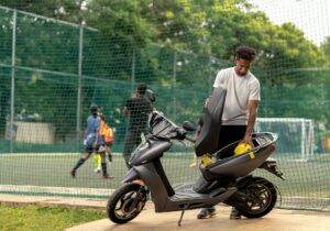 découvrez les scooters électriques : des moyens de transport écologiques, économiques et pratiques pour vos déplacements en ville. optez pour une mobilité durable et fluide grâce à nos modèles variés adaptés à tous vos besoins.