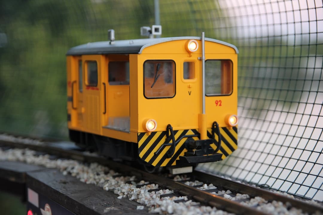 découvrez l'univers captivant des trains miniatures avec notre sélection de modèles réduits. que vous soyez un passionné ou un débutant, explorez des locomotives réalistes, des accessoires et des conseils pour créer votre propre chemin de fer miniature.