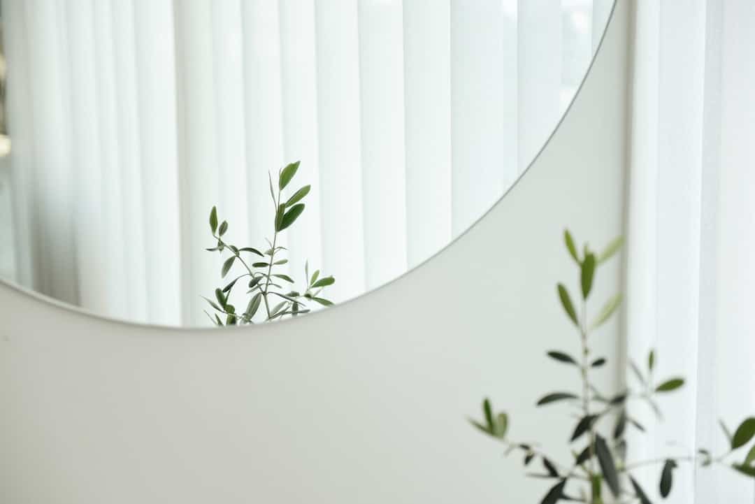 découvrez l'importance de la sécurité des miroirs dans votre intérieur. apprenez comment choisir des miroirs sécurisés pour prévenir les accidents et assurer la tranquillité d'esprit de toute votre famille. guide pratique et conseils d'experts.