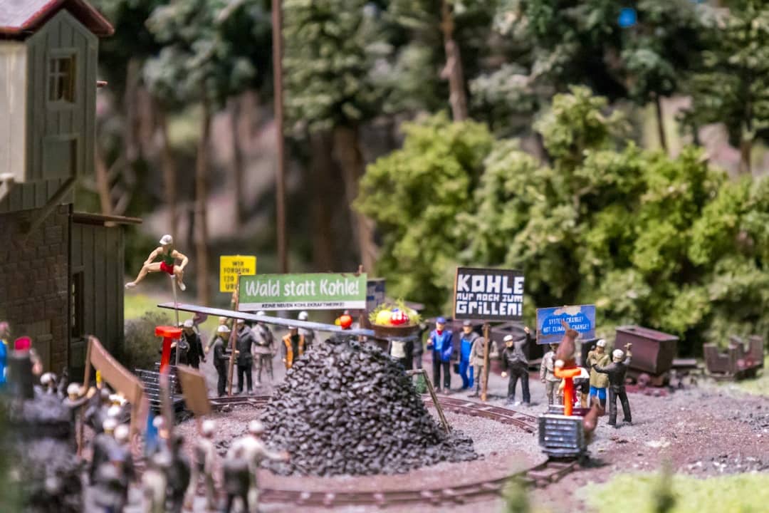 découvrez l'univers fascinant des trains miniatures avec notre sélection de modèles de trains de haute qualité. que vous soyez un passionné ou un débutant, trouvez tout ce dont vous avez besoin pour créer des paysages ferroviaires réalistes et enrichir votre collection.