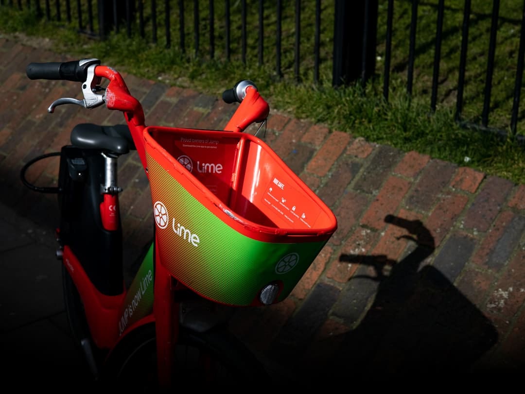 découvrez le scooter électrique xiaomi, alliant performance, design moderne et technologie avancée pour des trajets quotidiens rapides et écologiques. profitez d'une conduite fluide et d'une autonomie impressionnante tout en préservant l'environnement.