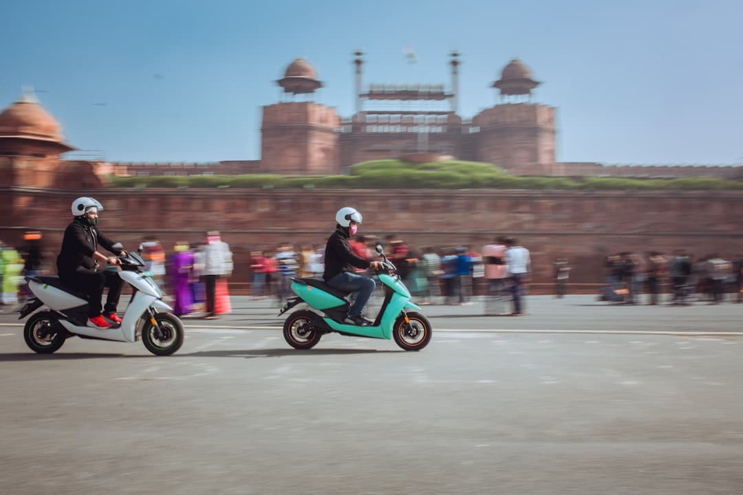 découvrez les scooters électriques : un moyen de transport écologique, pratique et économique pour vos déplacements urbains. profitez d'une conduite silencieuse et fluide tout en contribuant à la réduction des émissions de co2.