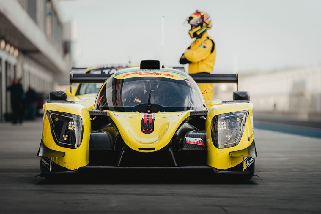 découvrez l'univers de renault, constructeur automobile français réputé pour ses véhicules innovants et durables. explorez notre gamme de modèles alliant performance, confort et technologie avancée.