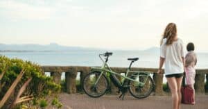 découvrez la green bike, votre nouvelle alliée pour des balades écologiques et durables. avec son design élégant et ses technologies innovantes, cette bicyclette verte allie confort et performance pour un trajet respectueux de l'environnement. embarquez pour un voyage unique tout en réduisant votre empreinte carbone.