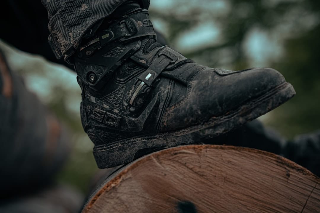 découvrez notre sélection de baskets spécialement conçues pour les passionnés de moto. alliant confort, sécurité et style, nos sneakers moto vous accompagnent dans toutes vos aventures sur deux roues.