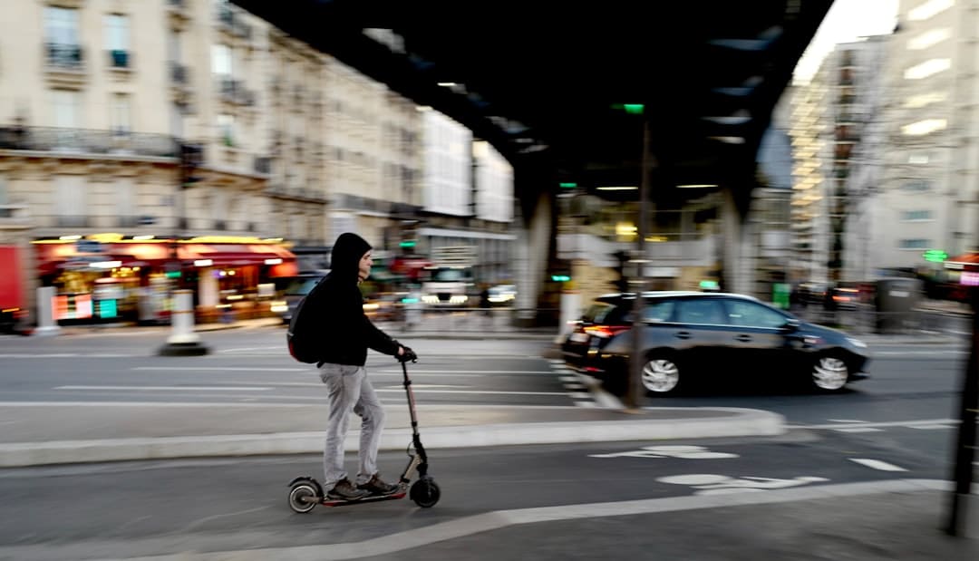 découvrez le monde dynamique des scooters ! des modèles variés pour tous les styles, des conseils d'achat aux astuces d'entretien, explorez notre guide complet pour choisir le scooter qui vous correspond. que vous soyez débutant ou expert, découvrez la liberté sur deux roues.