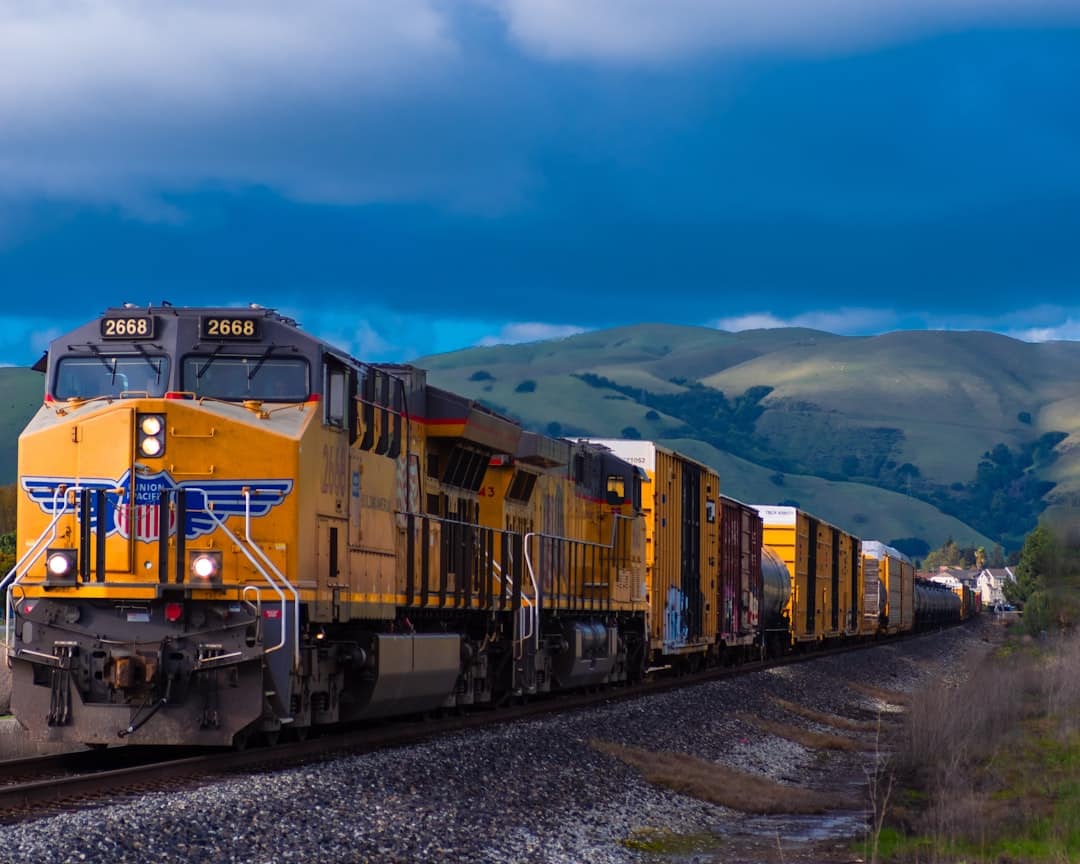 découvrez le monde fascinant des trains, des trains à grande vitesse aux vieux locomotives, et explorez comment ils transforment les voyages et le transport de biens à travers les continents.