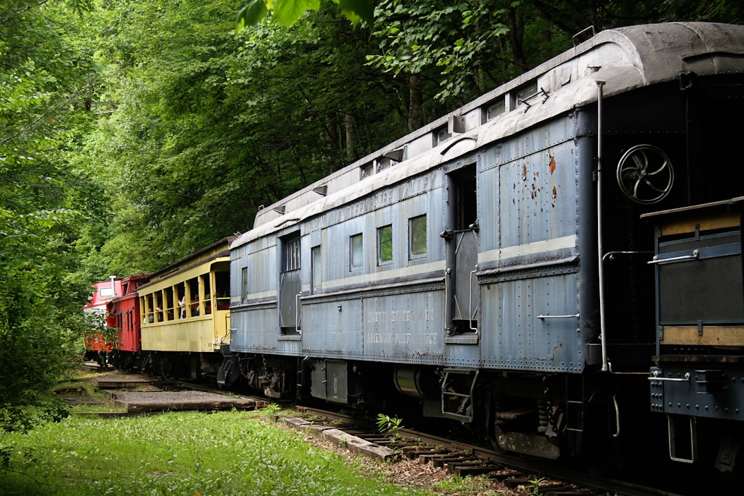 découvrez les compétences essentielles pour devenir un conducteur de train compétent, incluant la sécurité, la communication, et la compréhension technique des systèmes ferroviaires.