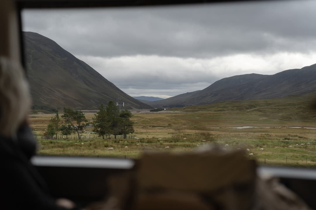 découvrez les joies du voyage en train : une expérience unique alliant confort et paysages à couper le souffle. explorez des destinations variées tout en profitant d'un trajet relaxant et écologique.