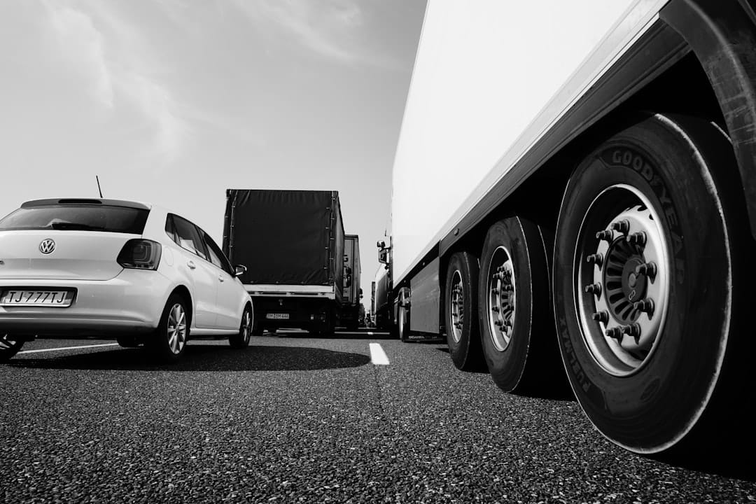 découvrez notre sélection de camions blancs, alliant élégance et robustesse. parfaits pour le transport de marchandises ou comme véhicule utilitaire au quotidien, ces camions offrent performance et fiabilité. explorez nos modèles modernes et adaptés à tous vos besoins.